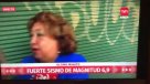 Señora era entrevistada y salió arrancando por temblor