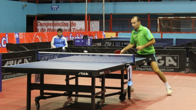 Alejandro Rodríguez destacó en el arranque del Chile Open de tenis de mesa