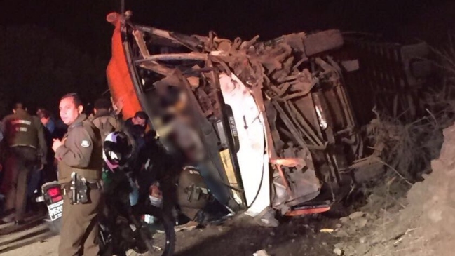 Varios heridos por volcamiento de bus en Lo Barnechea