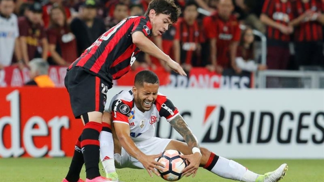 Atlético Paranaense venció a Flamengo y alcanzó el liderato en el grupo de la UC