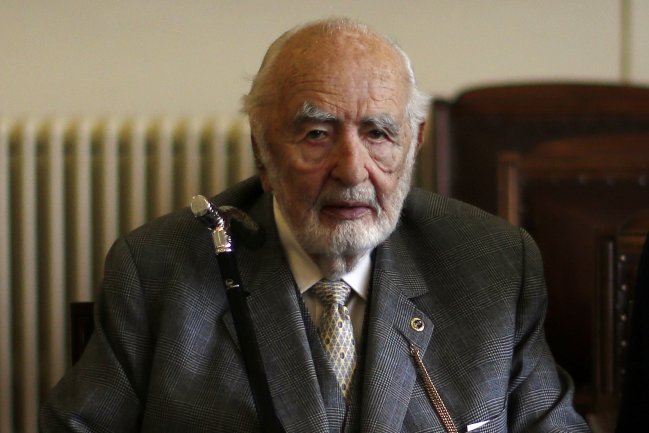 Alumnos y ex alumnos de Comunicaciones UC rechazaron obituario de Agustín Edwards