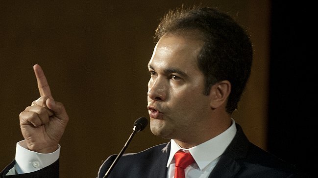 Alcalde René de la Vega denunció robo de su notebook