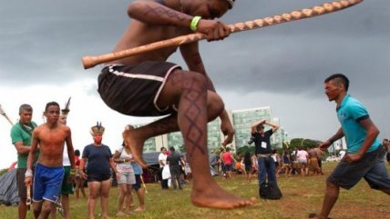   Las protestas de indígenas brasileños exigiendo demarcación de sus tierras 
