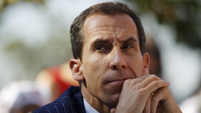 Municipio de Santiago se querellará por déficit de 21 mil millones de pesos en educación