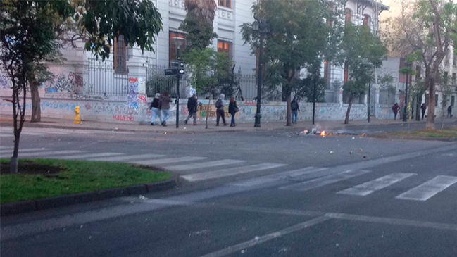 Levantan barricadas frente a Liceo de Aplicación