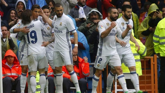 Real Madrid venció a Valencia de Fabián Orellana y continúa como líder en España