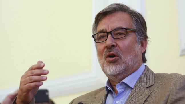 El PC anunció que proclamará a Alejandro Guillier como candidato presidencial