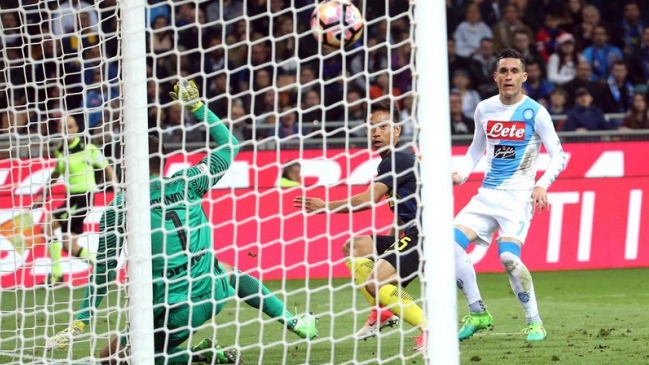 Medel e Inter se alejaron de puestos europeos tras caer ante Napoli