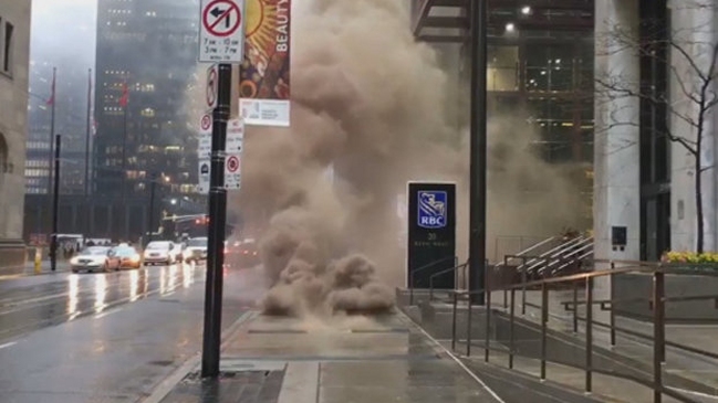 Explosión de una subestación eléctrica generó caos en centro de Toronto