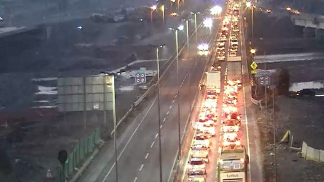 Revisa el estado del tránsito, el Metro y Transantiago