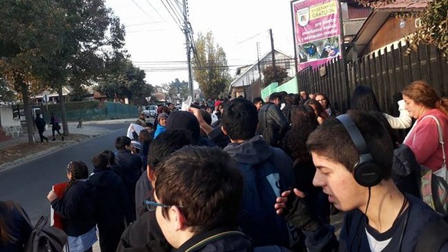 Comunidad escolar denunció cierre de colegio en Quilpué
