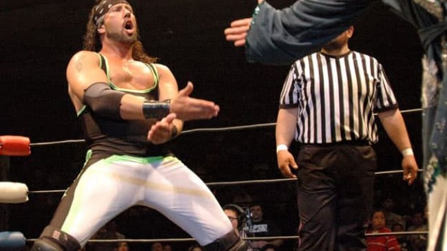 Leyenda de la WWE fue detenida por porte de drogas