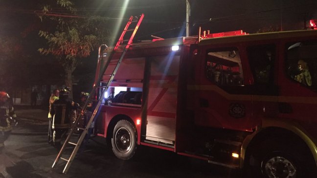 Siete damnificados dejó incendio de vivienda en Quinta Normal