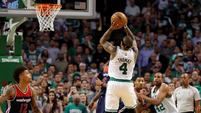 Isaiah Thomas logró 53 puntos para ampliar la ventaja de Celtics sobre Wizards