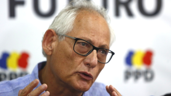 PPD: El Frente Amplio a duras penas consiguió las firmas para primarias