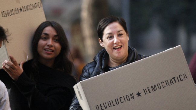 Revolución Democrática entregó firmas ante el Servel para que Frente Amplio tenga primaria