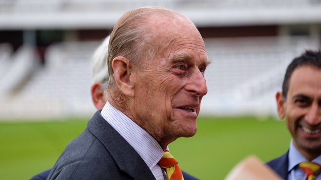 Esposo de reina Isabel II anunció que abandonará los actos oficiales