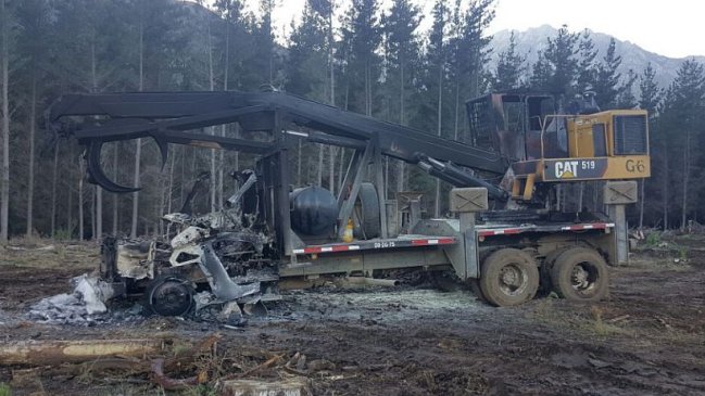 Desconocidos incendiaron maquinaria forestal en Quilaco