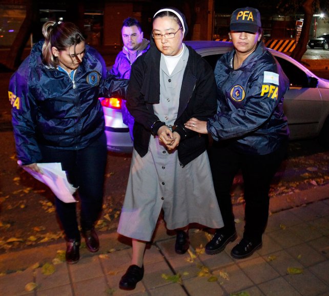 Caso de monja que ayudaba a curas pedófilos remece a Argentina