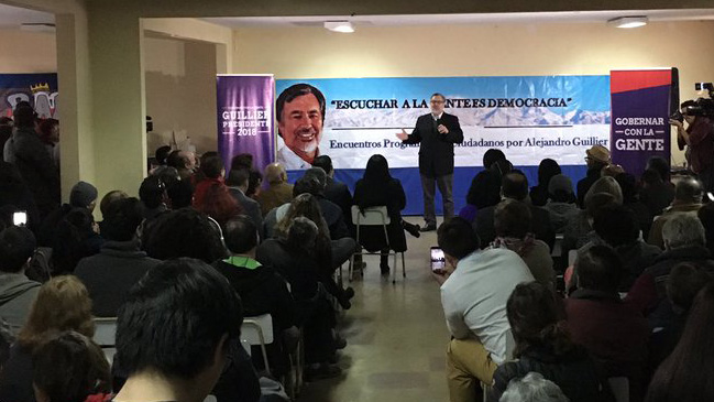 Guillier participó en encuentro ciudadano en Cerro Navia en previa de proclamación del PC