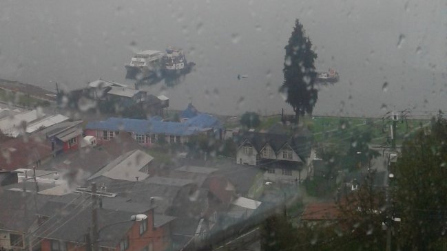 Temporal en Chiloé provocó cortes de rutas, socavones y anegamientos