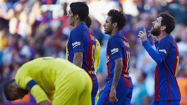 Barcelona goleó a Villarreal y se mantiene en la cima de la liga española