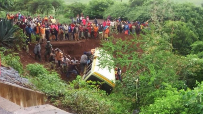 Al menos 29 niños y tres adultos murieron en accidente de bus escolar en Tanzania