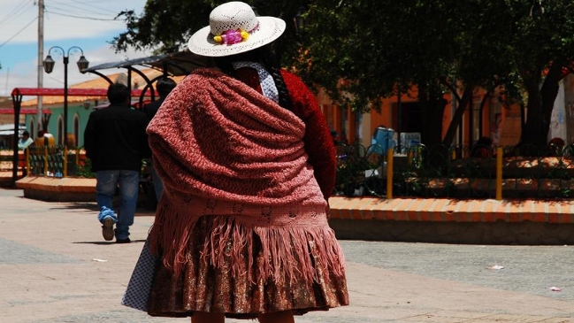 Morales acusó discriminación a madre de boliviano detenido en Chile por usar pollera