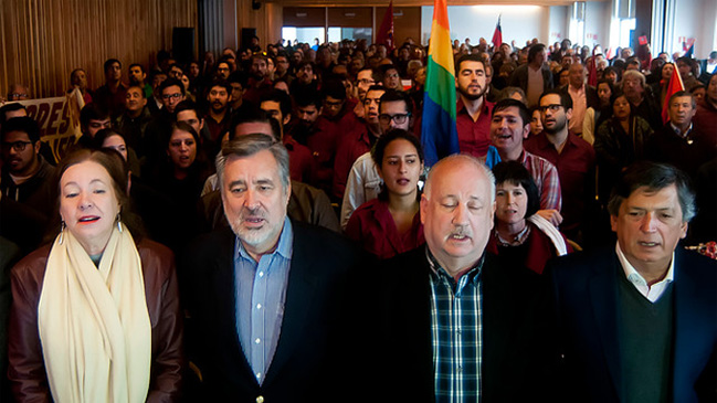 El PC proclamó a Alejandro Guillier como su candidato presidencial