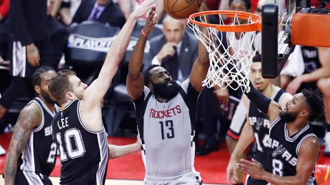 Los Rockets igualaron serie ante San Antonio de la mano de Harden