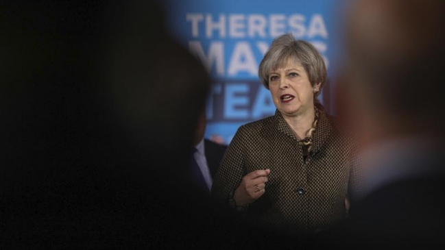 Primera ministra británica se puso como objetivo reducir la inmigración