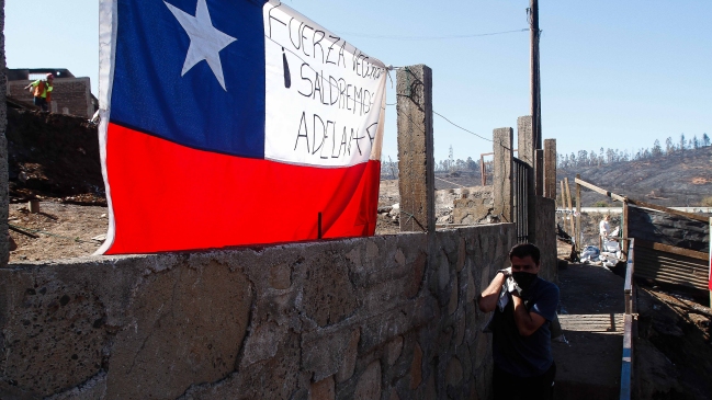 Residentes de campamentos afectados por incendio se preparan para próximas lluvias en Valparaíso