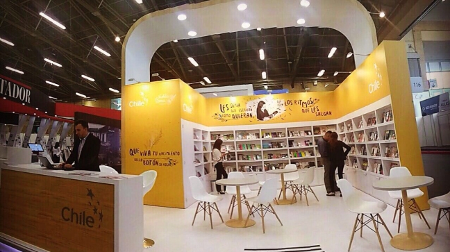 Violeta Parra, ilustradores, narradoras y un gran stand: Chile la rompió en la Feria del Libro de Bogotá