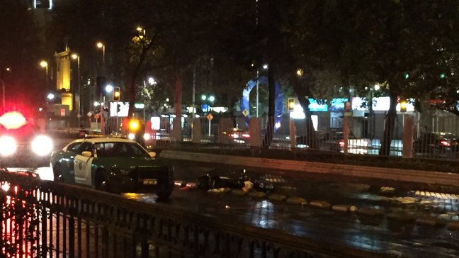 Carabinero junto a su pareja sufrieron accidente de tránsito en la Alameda