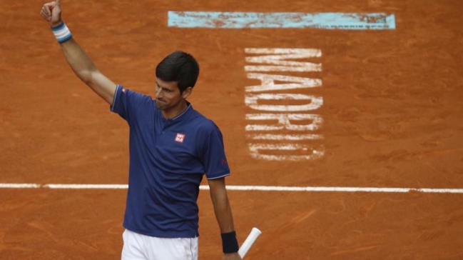 Novak Djokovic batalló para vencer a Almagro en el Masters 1.000 de Madrid