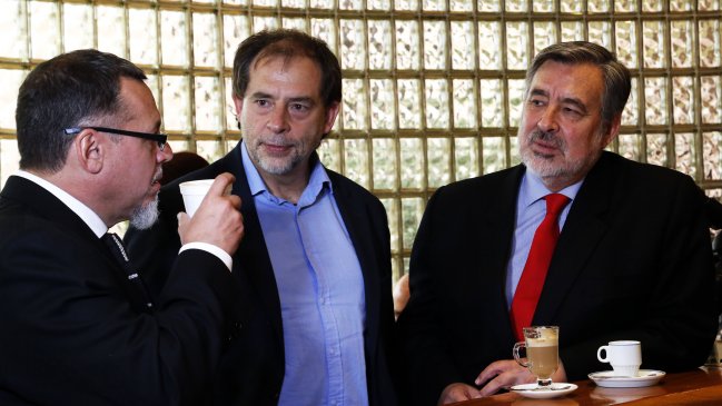 Guillier superó diferencias con el PPD con un café