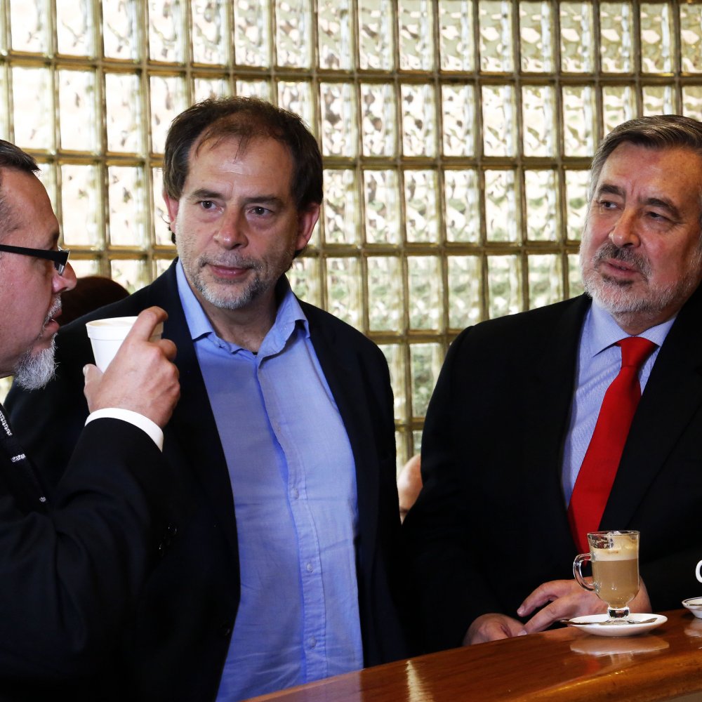 Guillier superó diferencias con el PPD con un café