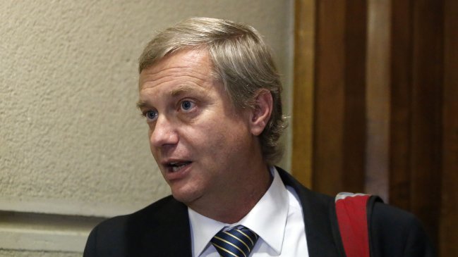 José Antonio Kast presenta firmas para ser candidato presidencial