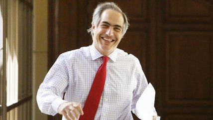   El senador Chahuán sufrió un divertido lapsus tuitero 