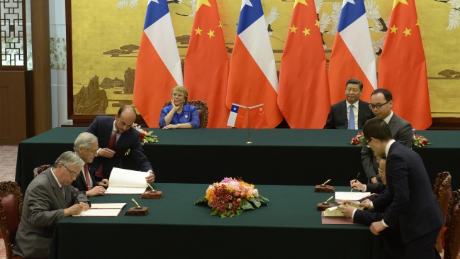 Bachelet firmó 10 acuerdos bilaterales en China