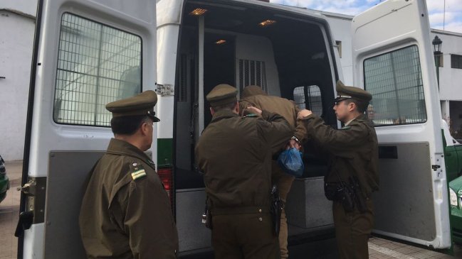 Dos gendarmes detenidos por asaltar a colectivero en Talca