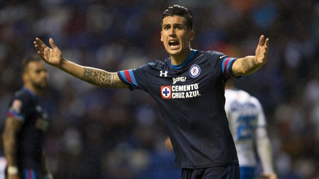 Corinthians está tras los pasos del defensor chileno Enzo Roco