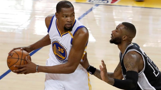 Golden State Warriors aplastó a San Antonio Spurs y aumentó su ventaja en final del Oeste