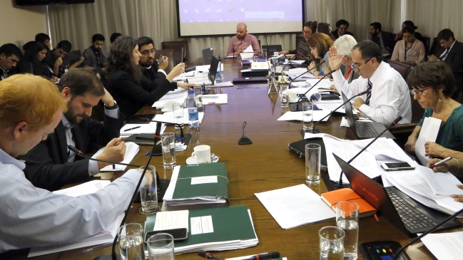 Reforma a educación superior: Solo se aprobó un artículo en primera sesión de comisión