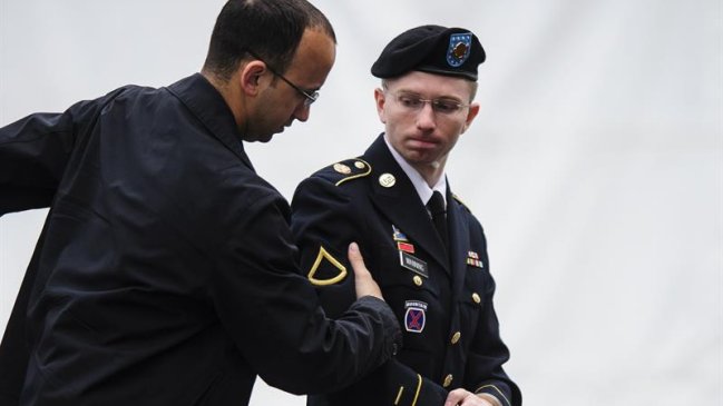 Chelsea Manning, primera fuente de WikiLeaks, salió este miércoles de la cárcel
