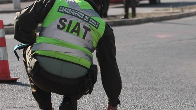 Colisión entre un automóvil y una van de pasajeros dejó un fallecido en Puente Alto