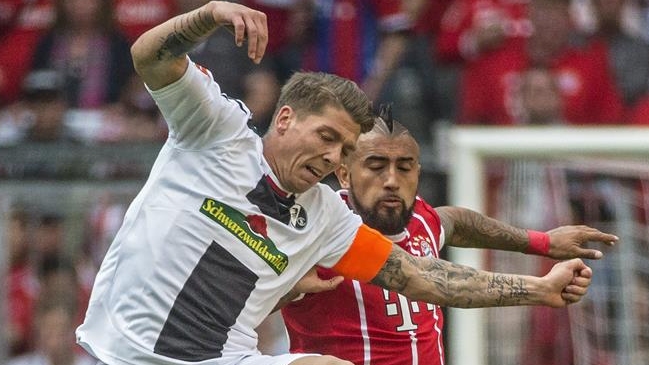 Bayern Munich batió a Friburgo con un golazo de Arturo Vidal