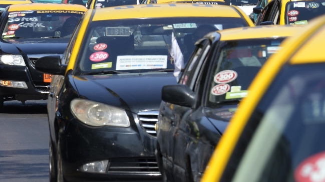 Taxista informal fue detenido al tratar de sobornar a carabineros