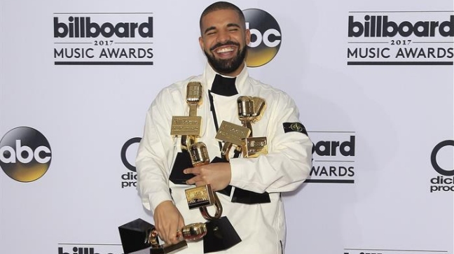 Drake conquista unos Billboard con protagonismo especial para Juan Gabriel