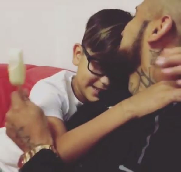 Arturo Vidal se emocionó con el saludo de cumpleaños de su hijo en inglés